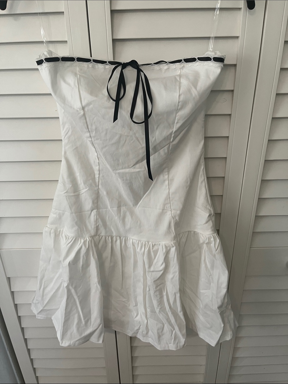 NWOT Blue Blush White Strapless Mini Dress with Black Trim